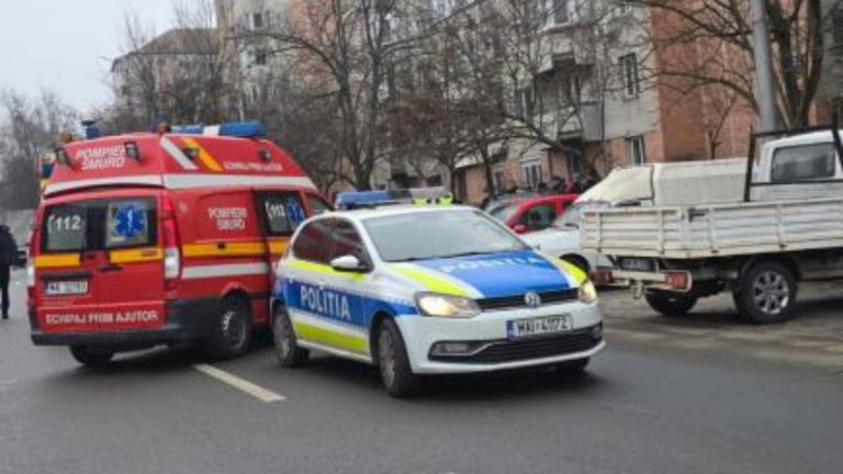 Accident rutier cu 3 mașini implicate. Șoferul care a provocat coliziunea s-a simțit rău la volan