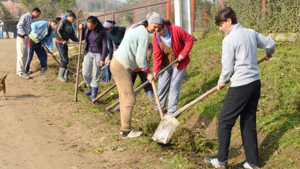 Orașul unde s-a decis să se scoată asistații social pe străzi, la muncă în folosul comunității