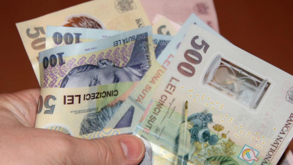 Vești bune pentru românii cu CREDITE! RATELE ar putea scădea în 2025: de ce depinde totul