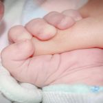 Anchetă în Gorj, după ce un bebeluș a murit la 17 ore după naștere. Spitalul nu are medic neonatolog