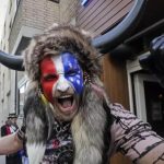 Bizonul QAnon, grațiat de Donald Trump: „Am primit grațierea, baby! Acum să-mi cumpăr niște arme!!!”