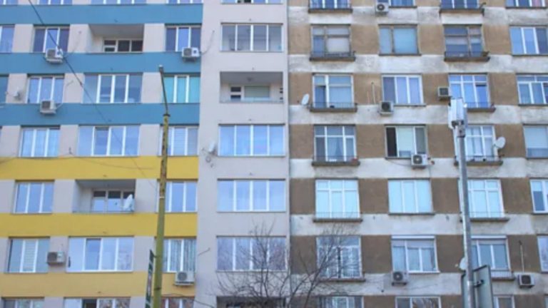 Amenzi uriașe pentru locatarii de la bloc dintr-o cauză neașteptată. Cum au fost taxați pentru că nu a putut ajunge ambulanța