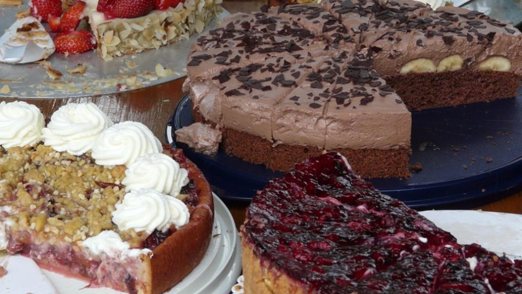 Două deserturi populare pe care să nu le mănânci niciodată seara: provoacă inflamații și creșteri ale glicemiei