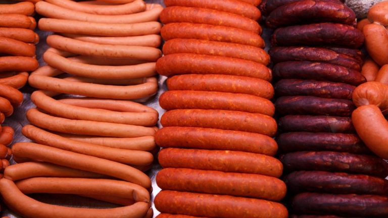 10 lucruri pe care nu le știați despre cârnați. În cât timp "scapi" de caloriile dintr-un cârnat