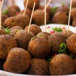 Ce să pui în chiftele ca să iasă crocante și rumene. Ingredientul care le conferă o savoare aparte. Rețeta ungurească