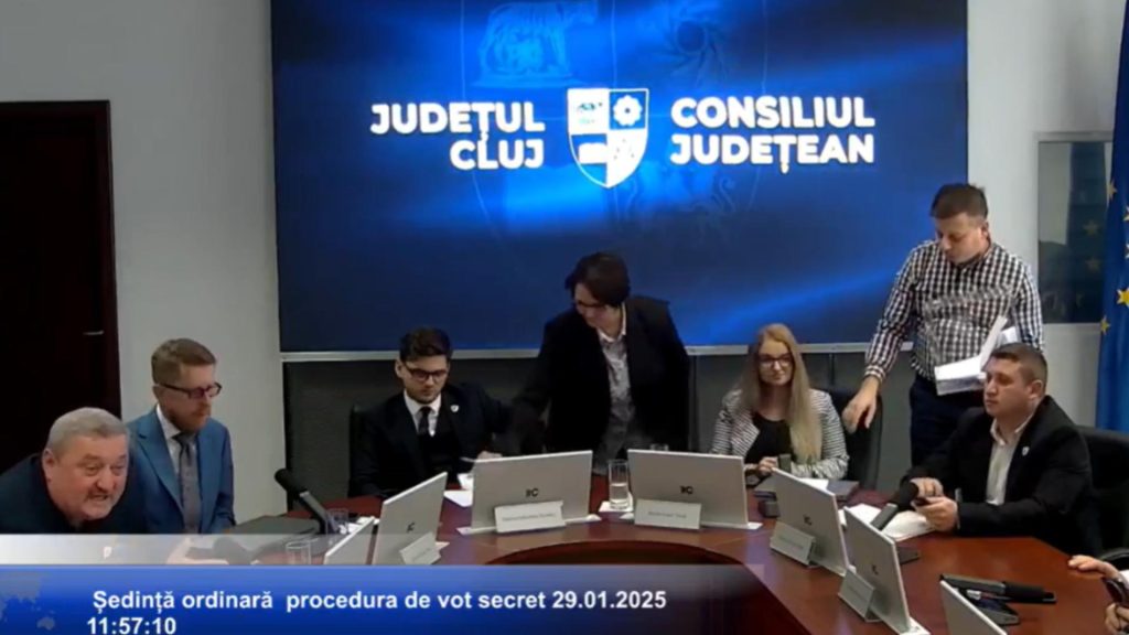 A zburat cu obscenități la ședința Consiliul Județean Cluj. Ce „urări de bine” și-au adresat aleșii