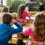 Reacţia Inspectoratului Şcolar Timiș, după ce o elevă de 14 ani a devenit mamă