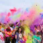 Cele 3 culori care îți pot schimba starea de spirit. De ce trebuie să le porți cât mai des