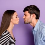 Cum își arată zodiile atracția față de persoana iubită. Ce spun astrele: cum îți dai seama că cineva este îndrăgostit de tine