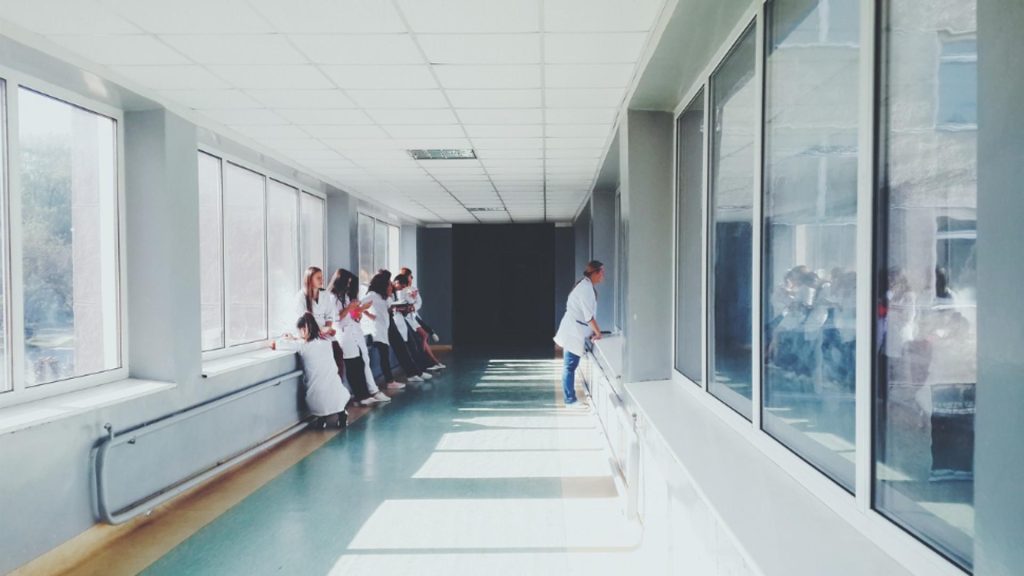 Începe reabilitarea și eficientizarea energetică a primului spital judeţean din ţară, cu 15 milioane de euro, bani privaţi