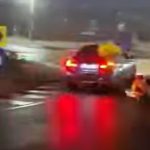 Scene macabre, pe o stradă din Iași. Un șofer teribilist a făcut drifturi cu...dricul! VIDEO