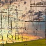 Scade producția de energie termincă  și electrică, în România, anul acesta, cresc prețurile