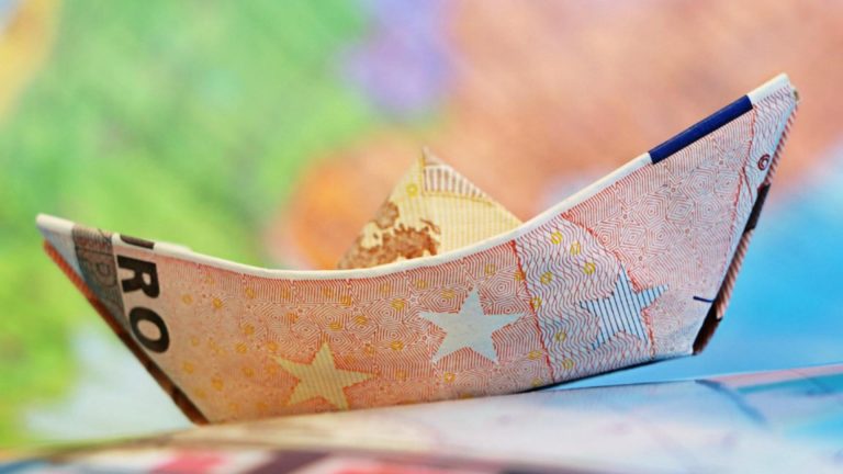Încă un ȘOC pentru români. Salariul minim european ar putea să nu mai intre în vigoare!