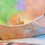 Fost șef din Politie, păcălit de escroci: cum l-au lăsat fără 20.000 de euro dintr-un foc 