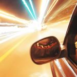 Când este legal să dai flash-uri în trafic. Codul Rutier precizează clar