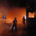 Incendiu la un atelier auto din Odorheiu Secuiesc. Aproximativ 300 mp au fost mistuiți de flăcări