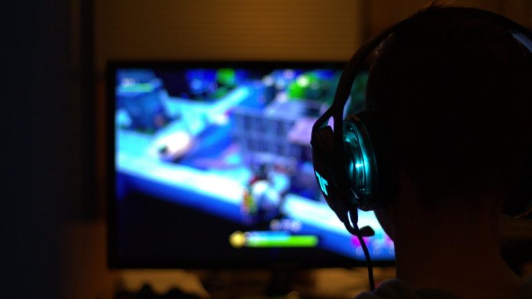 România poate deveni liderul unei noi industrii, estimată la miliarde de dolari. Ce este esports și cum evoluează