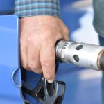 Carburanții, tot mai SCUMPI. Cât costă litrul la pompă
