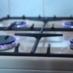 Românii plătesc al cincilea cel mai mare preț la energie din UE. Date îngrijorătoare