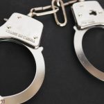Femeie AGRESIVĂ, reținută de oamenii legii după ce și-a încălcat ordinul de restricție: și-a atacat soțul, din nou, fără milă