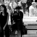 Gesturile care trădează indiferența. Ce transmite limbajul trupului