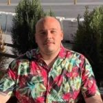 Închisoare pe viață pentru bărbatul care și-a stropit mătușa cu benzină și i-a dat foc în scara unui bloc din Capitală 