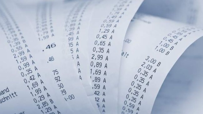 Dispar bonurile fiscale pe hârtie, la plata cu cardul. Probleme majore pentru clienți 