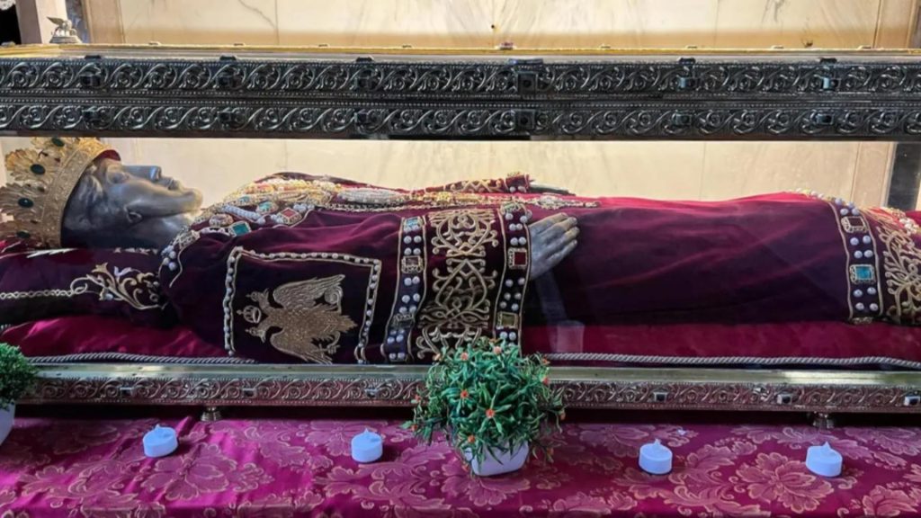 Când începe pelerinajul de la Mănăstirea Pantocrator? Moaștele Sfintei Împărătese Elena, aduse în premieră în România
