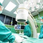O pacientă a fost furată de colega de salon în timp ce se afla în sala de operație. Medicii sunt exasperați și le recomandă pacienților să nu mai ia bani la ei