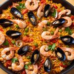 Paella cu fructe de mare. Un preparat bogat în proteine de bună calitate