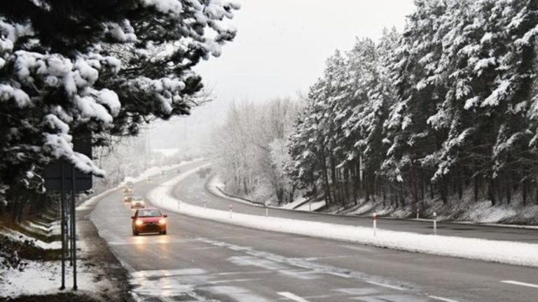 Alertă meteo de fenomene periculoase: cod portocaliu de vânt, rafale de până la 130km/h, cod galben de polei 