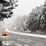 Alertă de la POLIȚIE! Multe drumuri și șosele din România sunt acoperite de polei. Care sunt zonele afectate