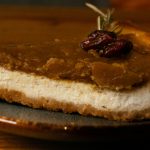 Prăjitură cu blat sfârâmicios și umplutură de brânză. Un desert de care nu te mai saturi