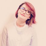 Ce transmite o persoană care își mișcă ochii dintr-o parte în alta în timp ce vorbește cu tine. Ce trădează acest gest, conform specialiștilor în comunicare