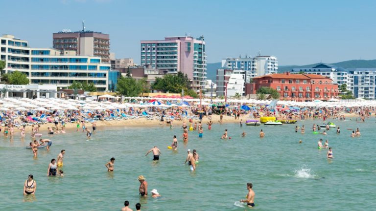 Cu cât s-a scumpit vacanța în Bulgaria, în 2025. Se mai merită un sejur pe litoralul țării vecine?