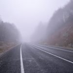 Șapte judeţe, sub COD GALBEN de ceaţă densă, marți dimineață. Se circulă în condiții de vizibilitate redusă