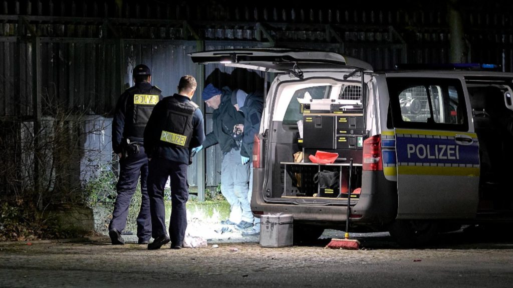 Alertă de securitate la Berlin! Doi polițiști răniţi, dintre care unul grav, după o EXPLOZIE în fața unei secții de poliție