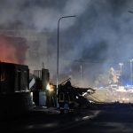 O explozie devastatoare a distrus un bloc întreg din temelii. Salvatorii caută supraviețuitori printre dărâmături