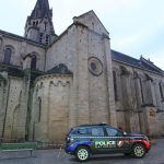 Bărbat dezbrăcat, înarmat cu un cuţit, împușcat de poliţie într-o biserică din Franţa: gestul șocant la care a recurs înainte de a fi ucis