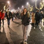 Incident grav în Serbia. O tânără a intrat cu mașina în plin în oamenii prezenți la un protest