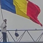 Protest EXTREM, un bărbat s-a urcat pe clădirea Universității din București