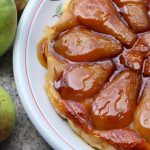 Tartă Tatin cu pere. Rețeta unui desert simplu, aromat și delicios. Originară dintr-o întâmplare celebră