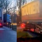 VIDEO - Un șofer român de tir a făcut praf un podeț pentru biciclete în Olanda. A făcut manevre nefericite, lăsând în urmă haos și distrugere