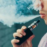 Miturile cu privire la nocivitatea țigărilor electronice, dinamitate într-o scrisoare deschisă. „Vapatul este cu cel puțin 95% mai puțin nociv decât fumatul”