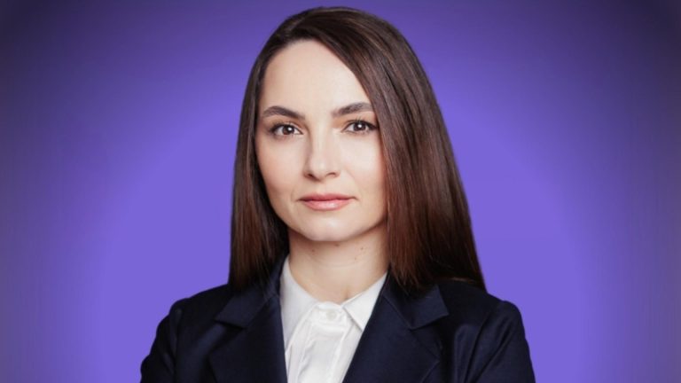 Președinta POT îndeamnă la proteste, după ce Călin Georgescu a fost săltat din trafic: ”Este tratat ca ultimul infractor. Toată lumea să iasă în stradă”