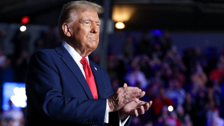 Donald Trump își pune lumea în cap. Impune taxe suplimentare pentru China, Canada și Mexic