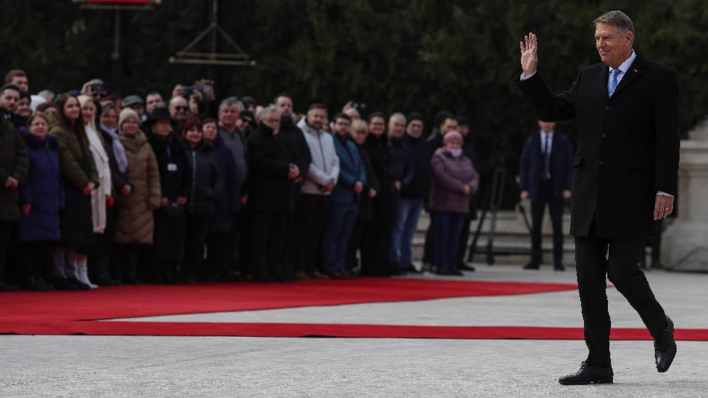 Românii s-au dezlănțuit în ziua debarcării lui Iohannis de la Cotroceni: ”Ce era România distrusă, dar ăsta, în 10 ani, a băgat-o în pământ!”