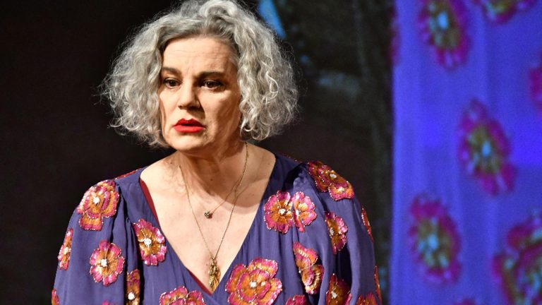 Situație halucinantă la Teatrul Evreiesc de Stat: actorii joacă păziți de jandarmi! Autoritățile, sesizate în urma unor amenințări pe TikTok