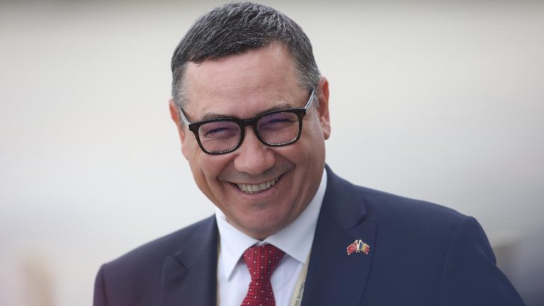 Victor Ponta, dat afară de premierul Marcel Ciolacu din funcția de consilier. Reacția social-democratului: ce mesaj a transmis pe Facebook