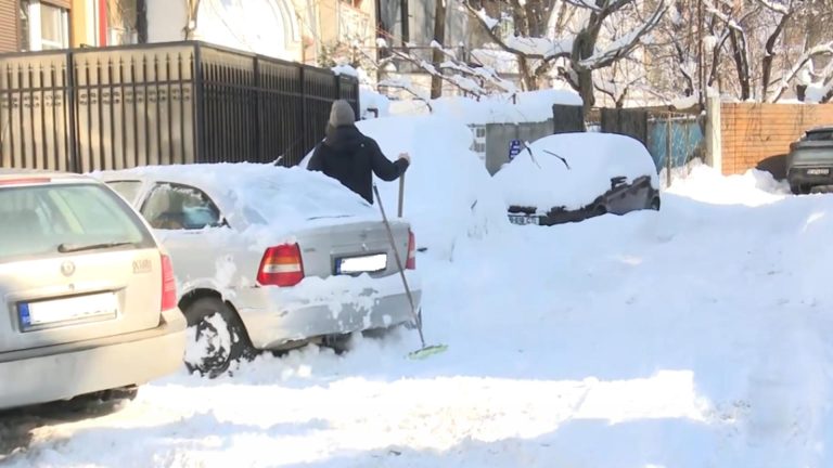 Capitala, îngropată de 3 zile în zăpadă, Nicușor Dan pasează vina. CINE răspunde de dezastrul lăsat - VIDEO